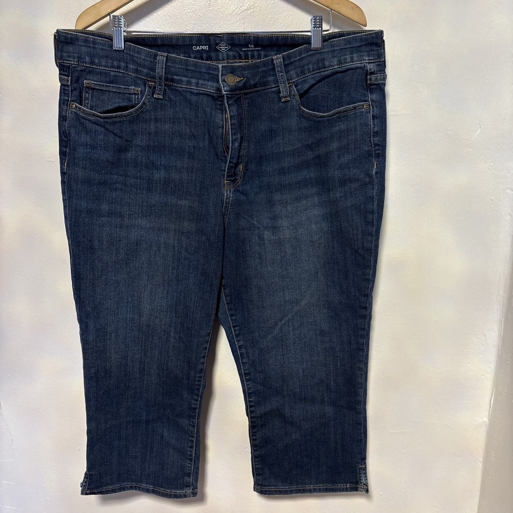 Womans Excellent Condition St John's Bay Capri Blue Jeans 18